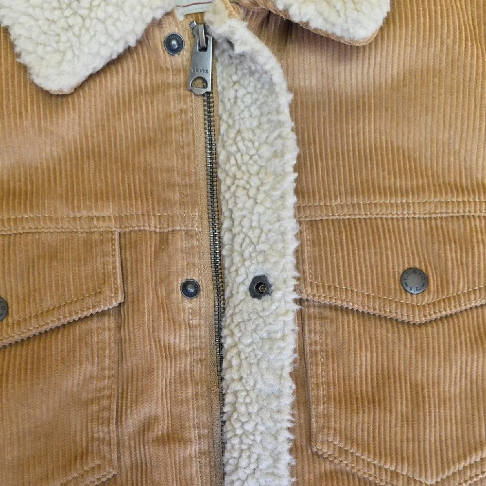 Levi's Sherpa Lined Corduroy Utility Trucker Jacket Tan Size Medium Mens NEW